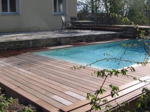 Accès terrasse et piscine